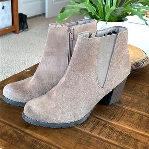 Clark’s bendables ankle boots size 9